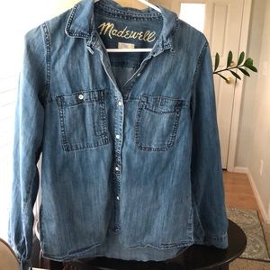 Madewell Women’s Chambray Button-Down Shirt